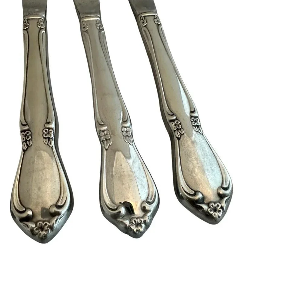 Oneidacraft Deluxe Stainless Flatware Set Chateau Floral 4 Classic Butter Knives